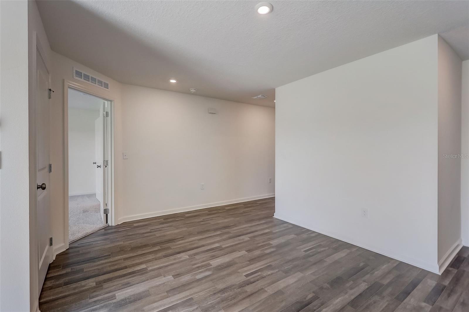 VERO LAKE ESTATES - Residential