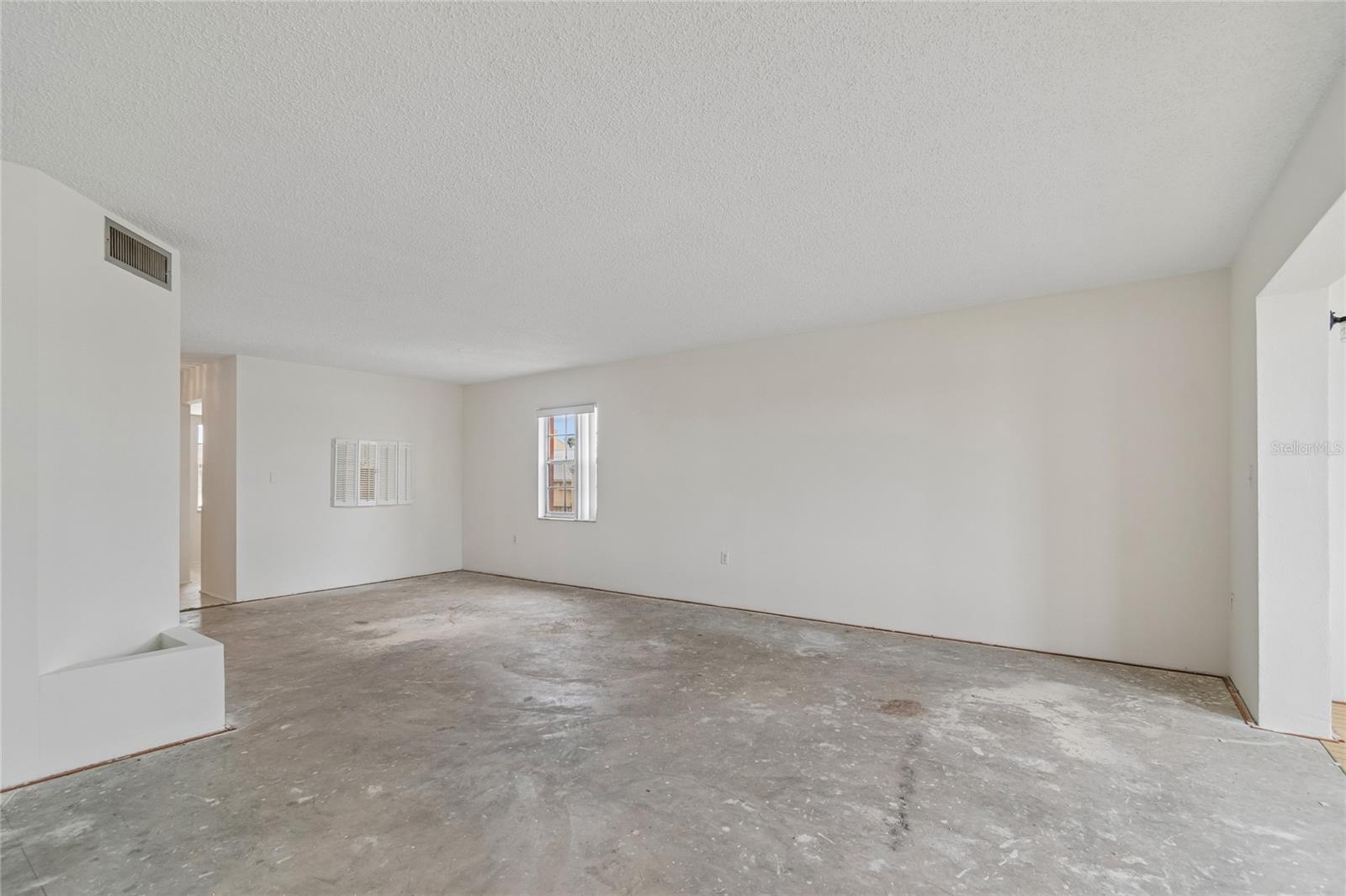 CROSSWINDS COLONY ONE CONDO - Residential