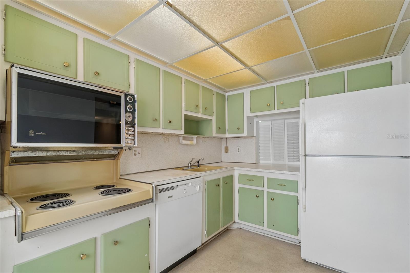 CROSSWINDS COLONY ONE CONDO - Residential