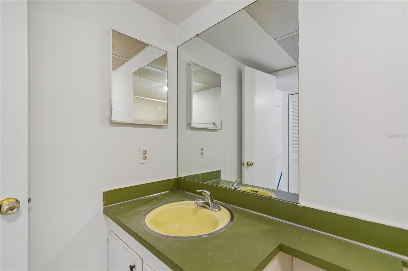 CROSSWINDS COLONY ONE CONDO - Residential