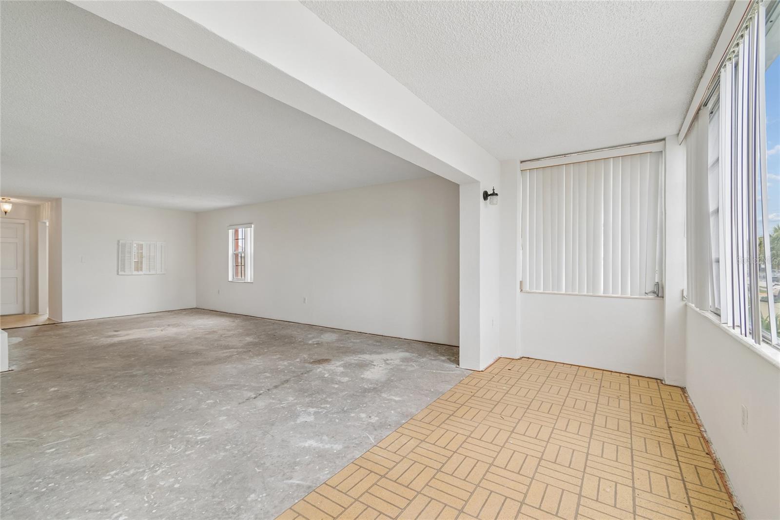 CROSSWINDS COLONY ONE CONDO - Residential