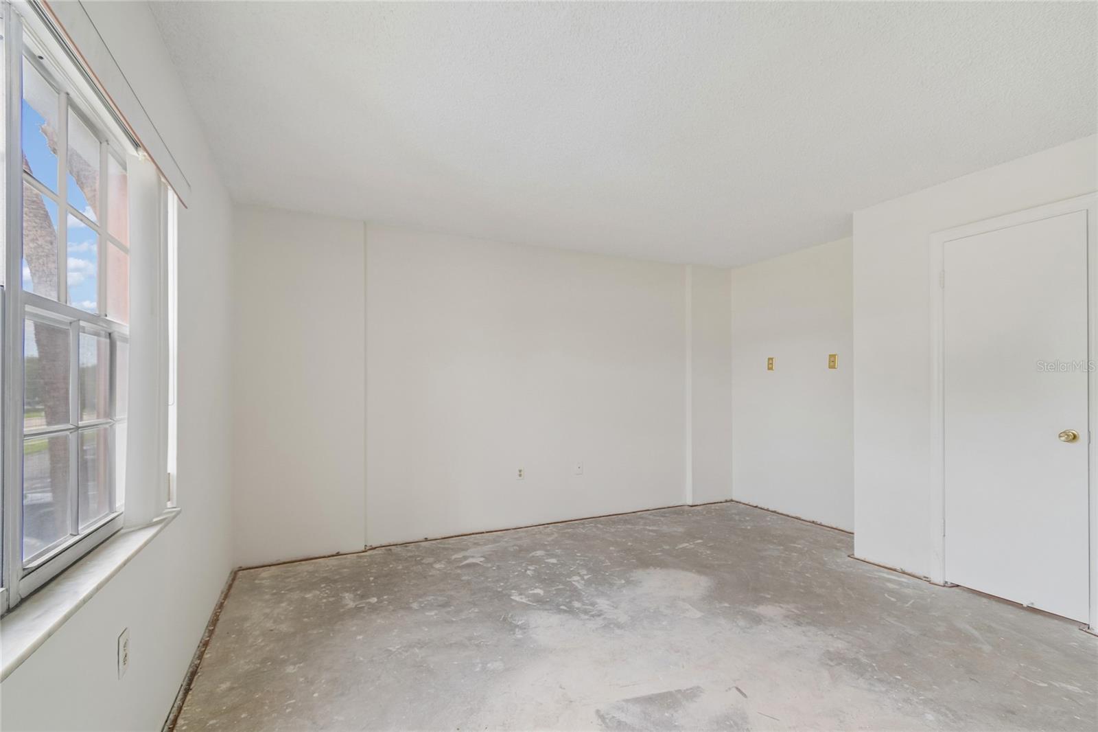 CROSSWINDS COLONY ONE CONDO - Residential