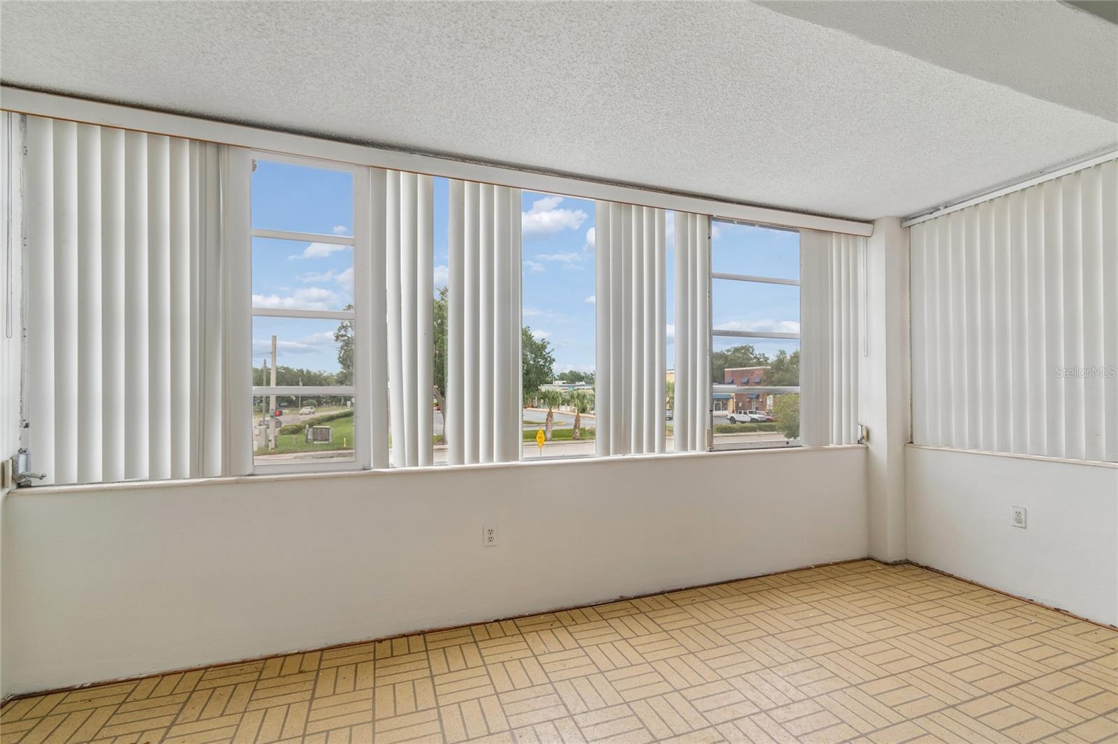 CROSSWINDS COLONY ONE CONDO - Residential