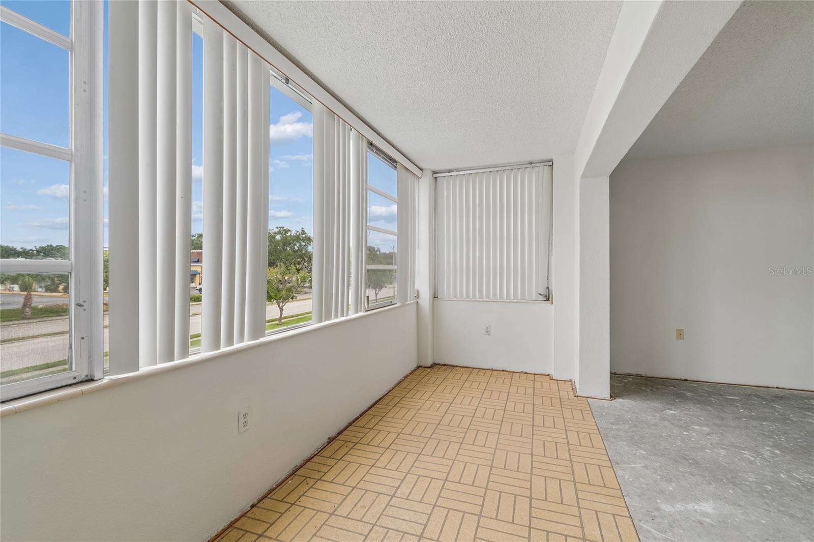 CROSSWINDS COLONY ONE CONDO - Residential