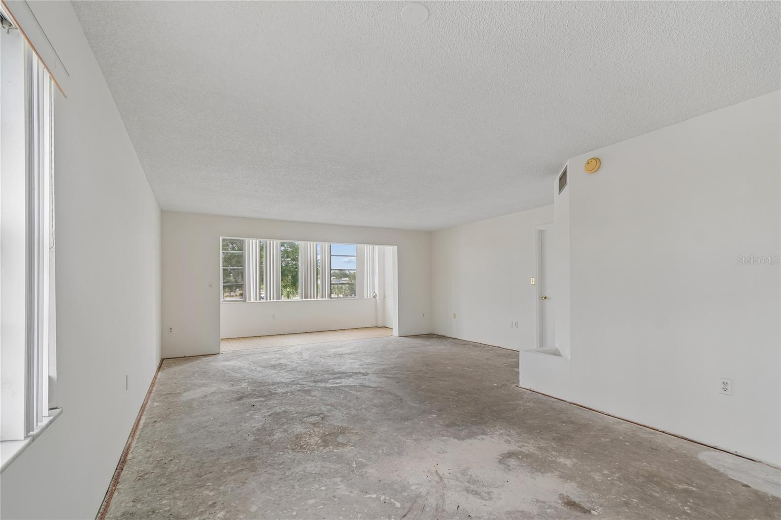 CROSSWINDS COLONY ONE CONDO - Residential