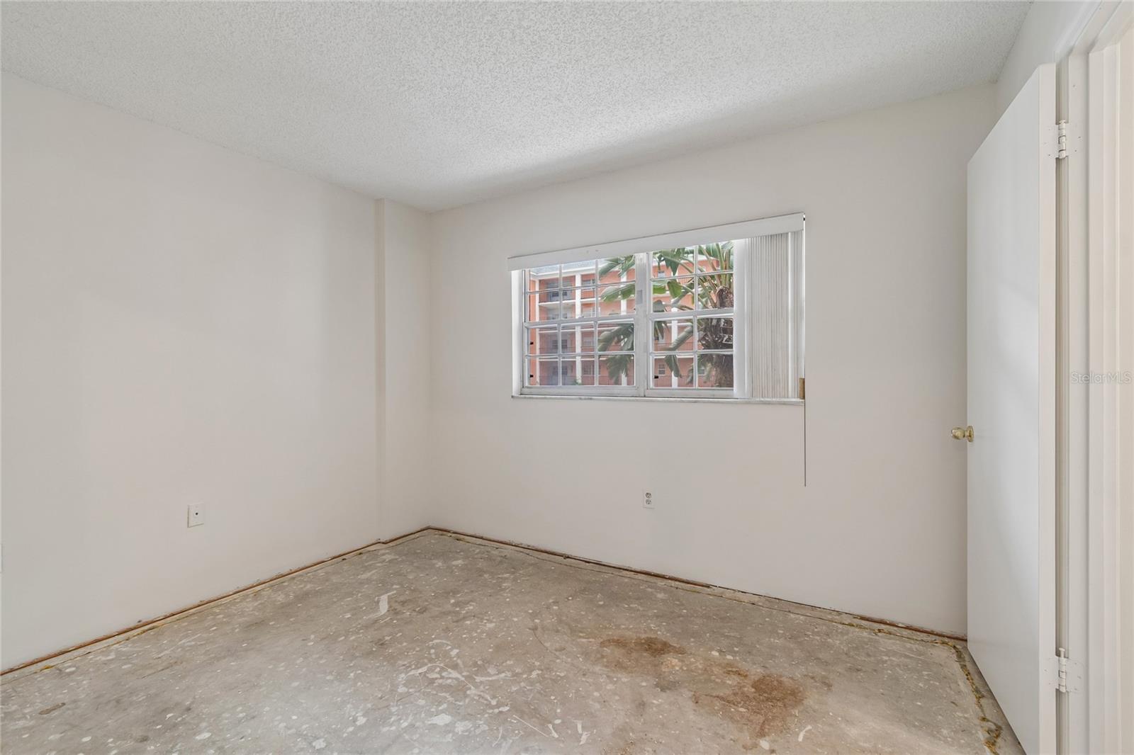 CROSSWINDS COLONY ONE CONDO - Residential