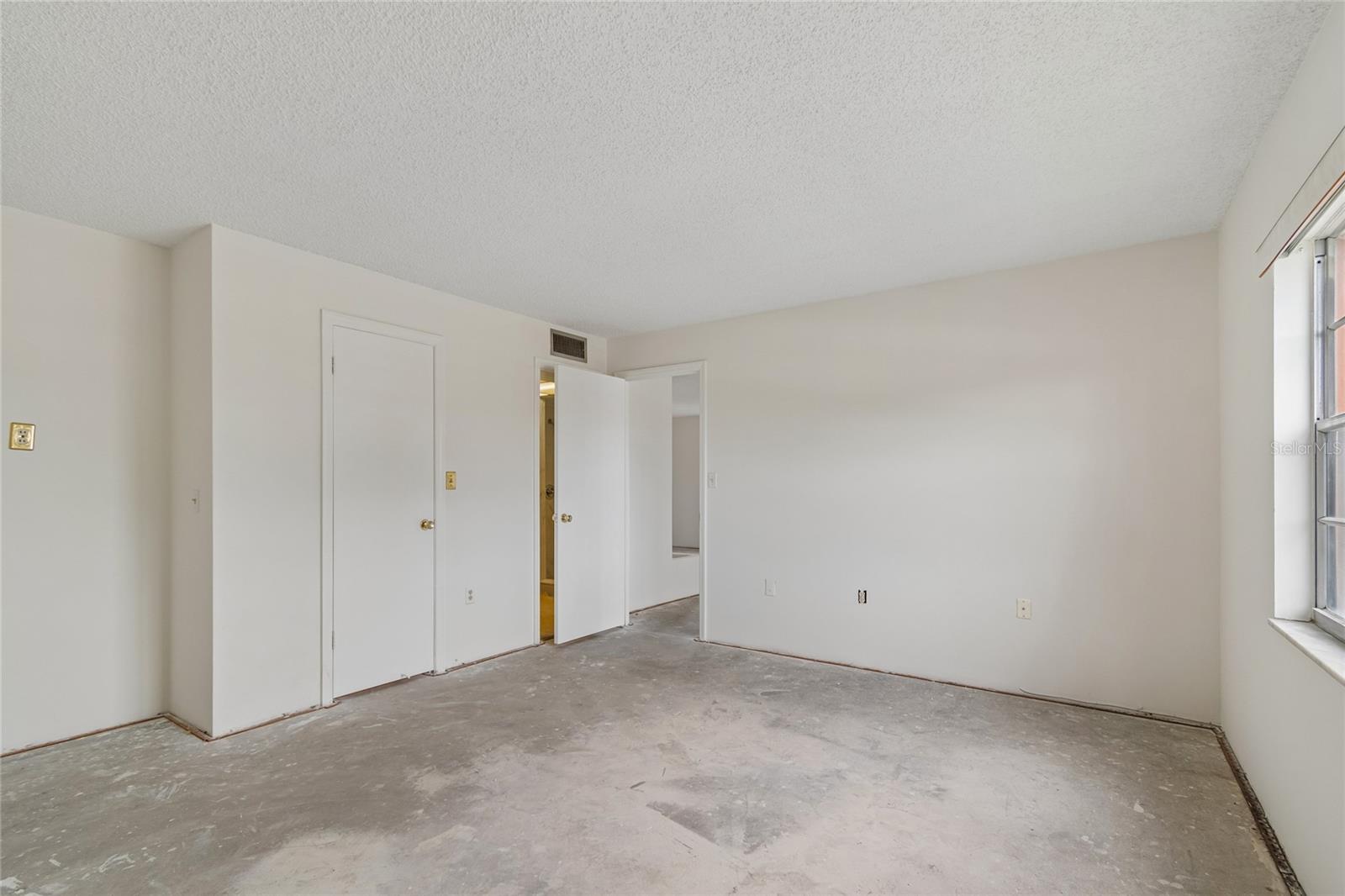 CROSSWINDS COLONY ONE CONDO - Residential