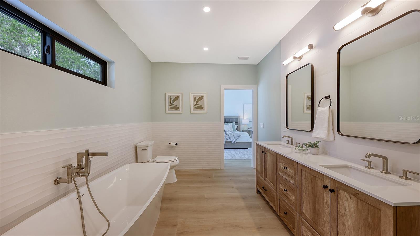 SANDERLING CLUB - Residential