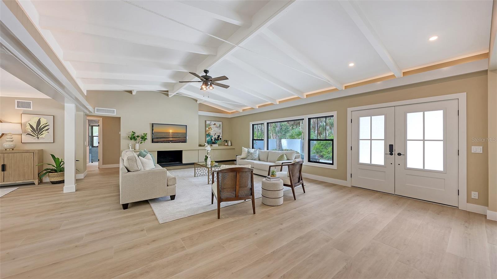 SANDERLING CLUB - Residential