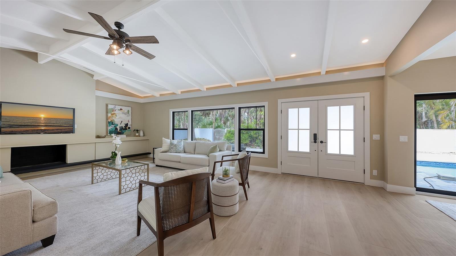 SANDERLING CLUB - Residential