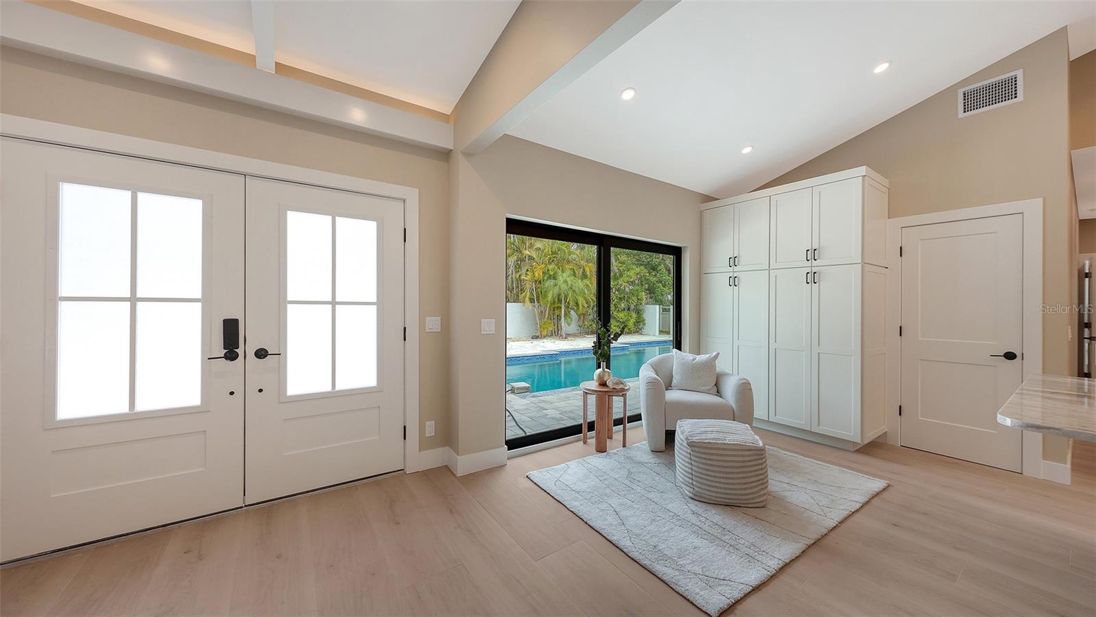 SANDERLING CLUB - Residential