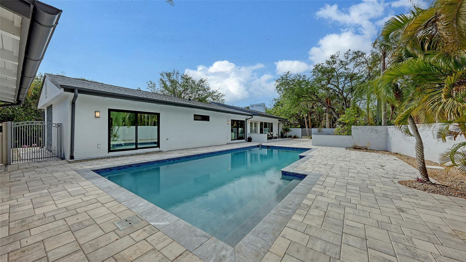 SANDERLING CLUB - Residential
