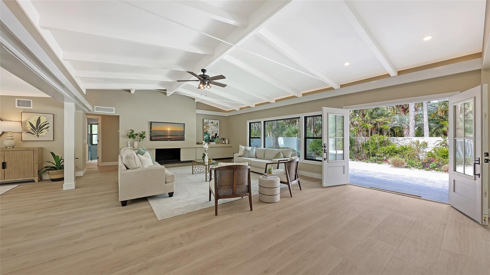 SANDERLING CLUB - Residential