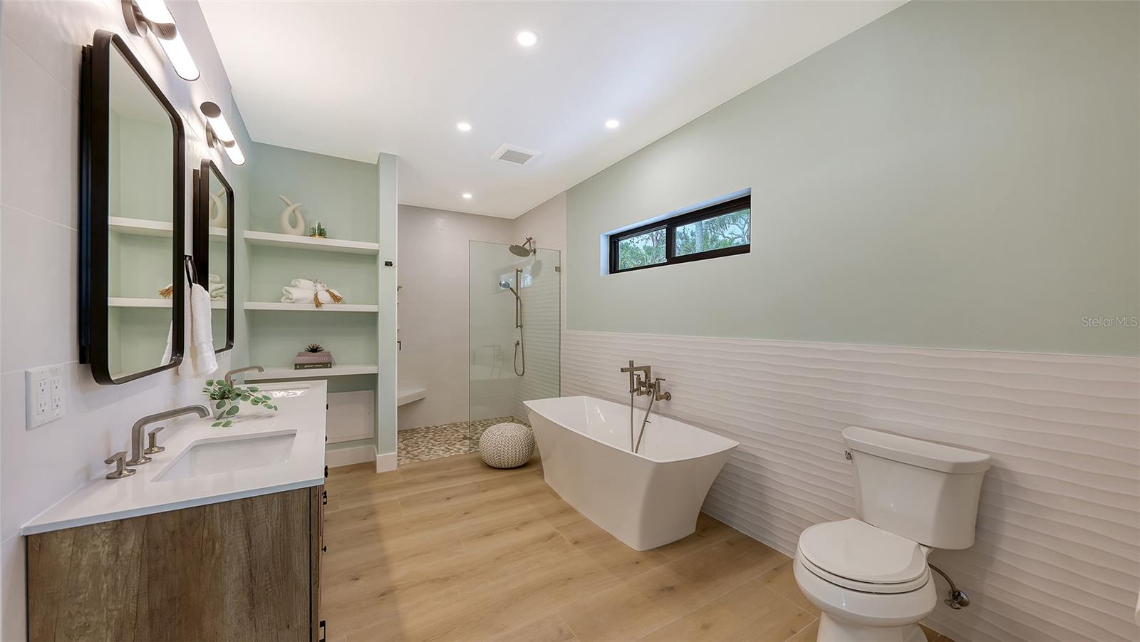 SANDERLING CLUB - Residential