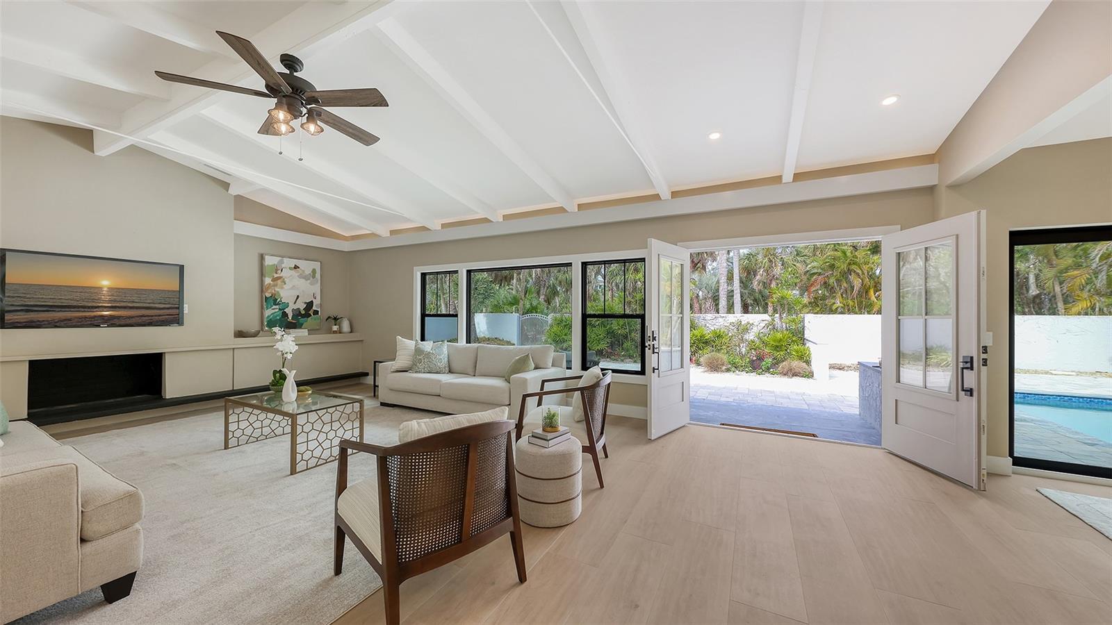 SANDERLING CLUB - Residential