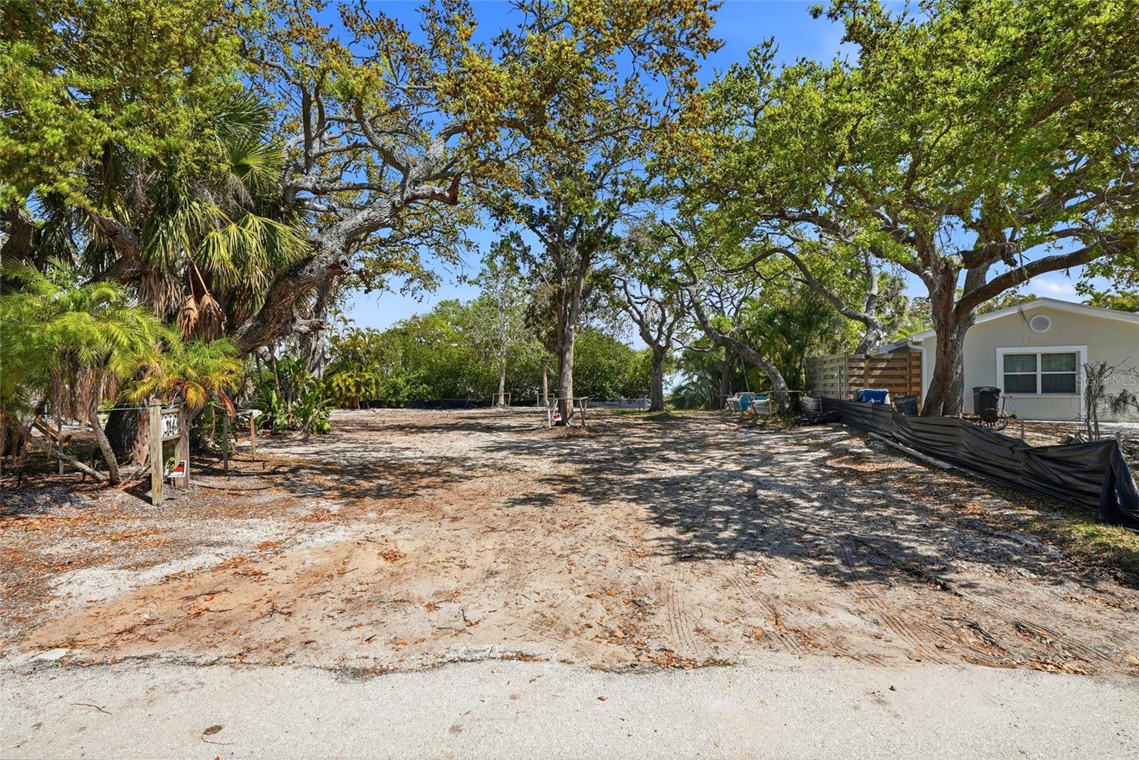 SARASOTA BEACH - Land