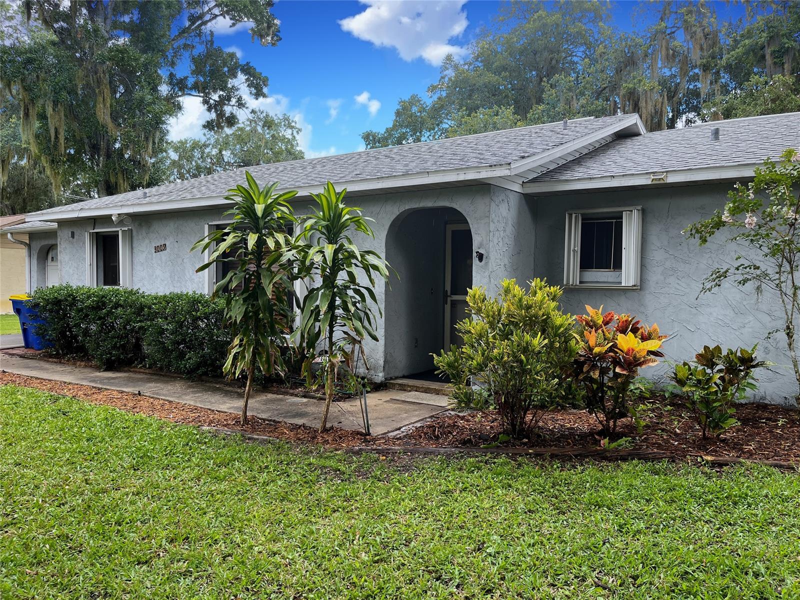 Great investment property! Perfect for first time homeowner to make their own, or rent as is. Quiet neighborhood, friendly neighbors, close to shopping, river and beaches. ;Water: City