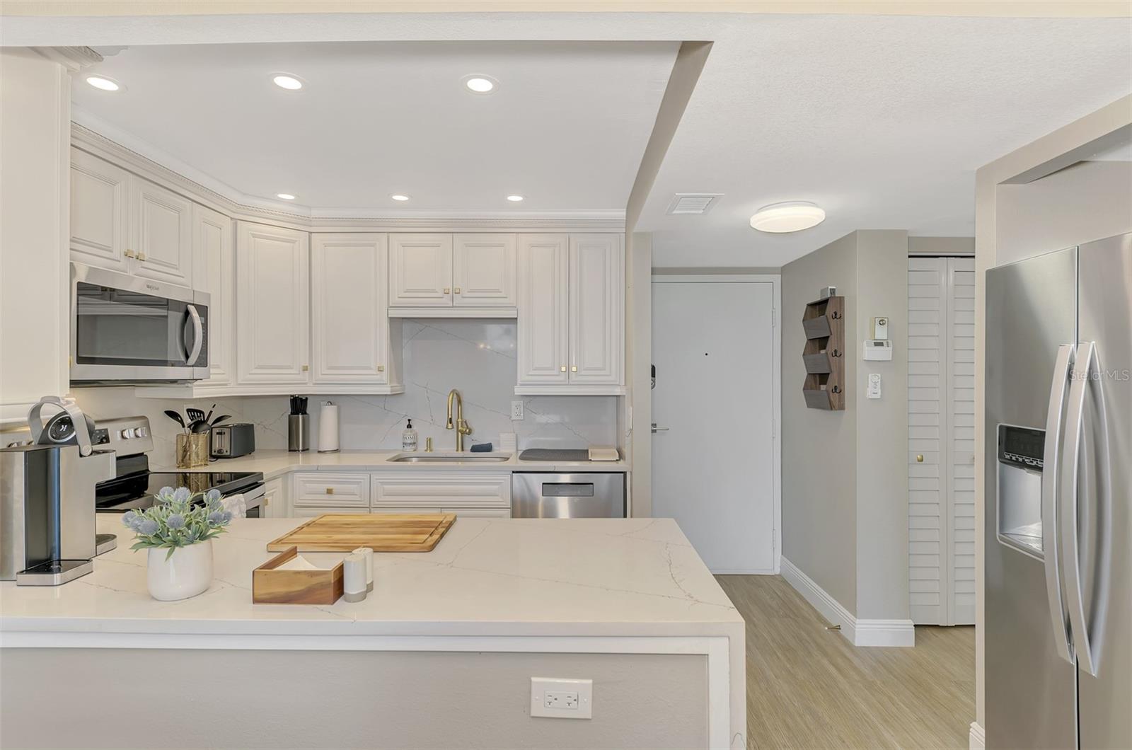 HARBOR TOWERS Y & R - Residential