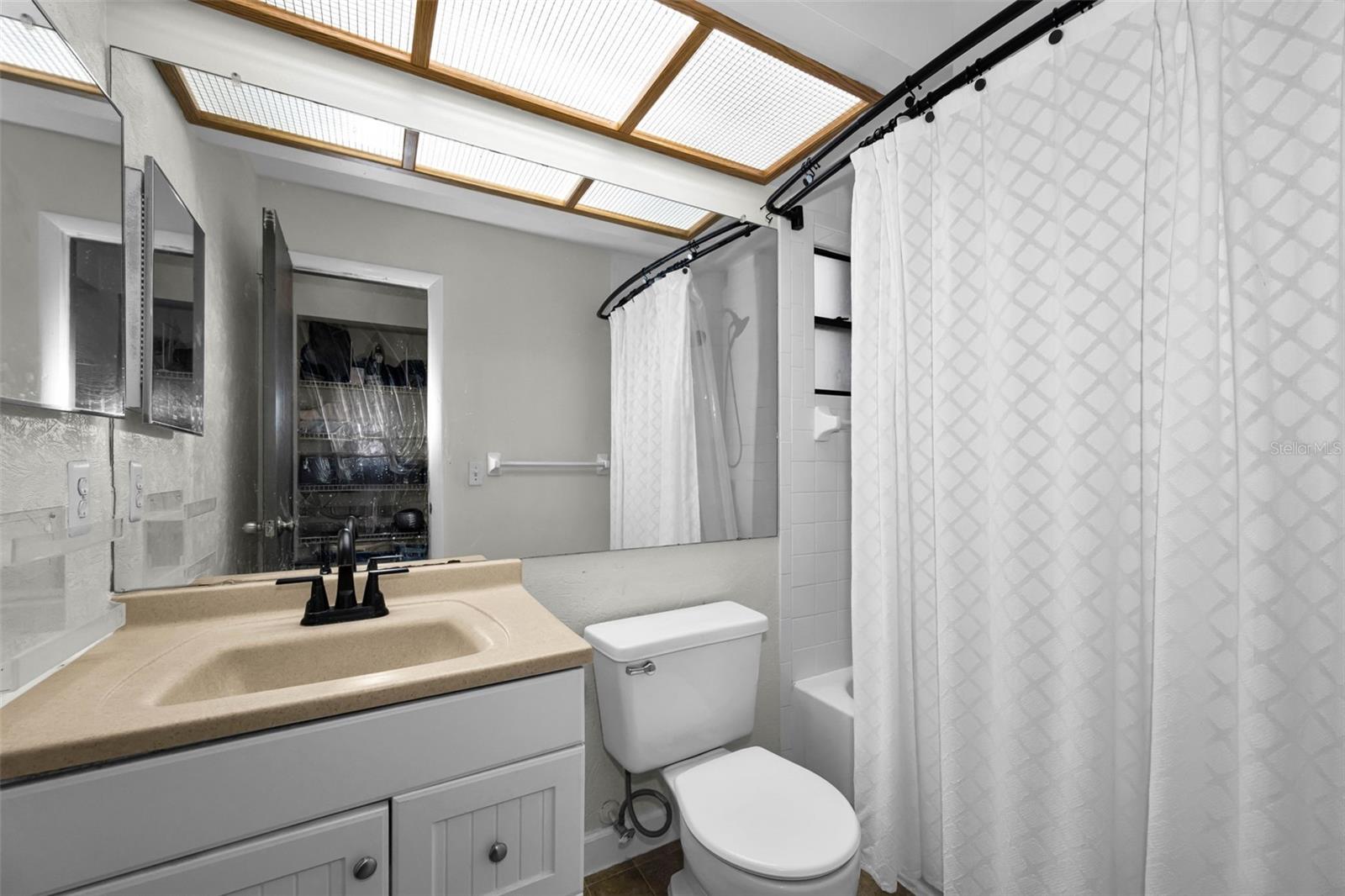 EAST LAKE WOODLANDS WOODS LANDING TWNHMS - Residential