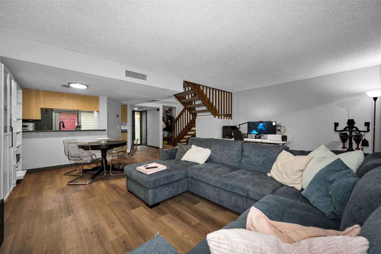 EAST LAKE WOODLANDS WOODS LANDING TWNHMS - Residential