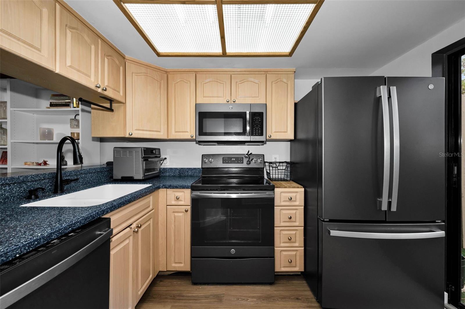 EAST LAKE WOODLANDS WOODS LANDING TWNHMS - Residential