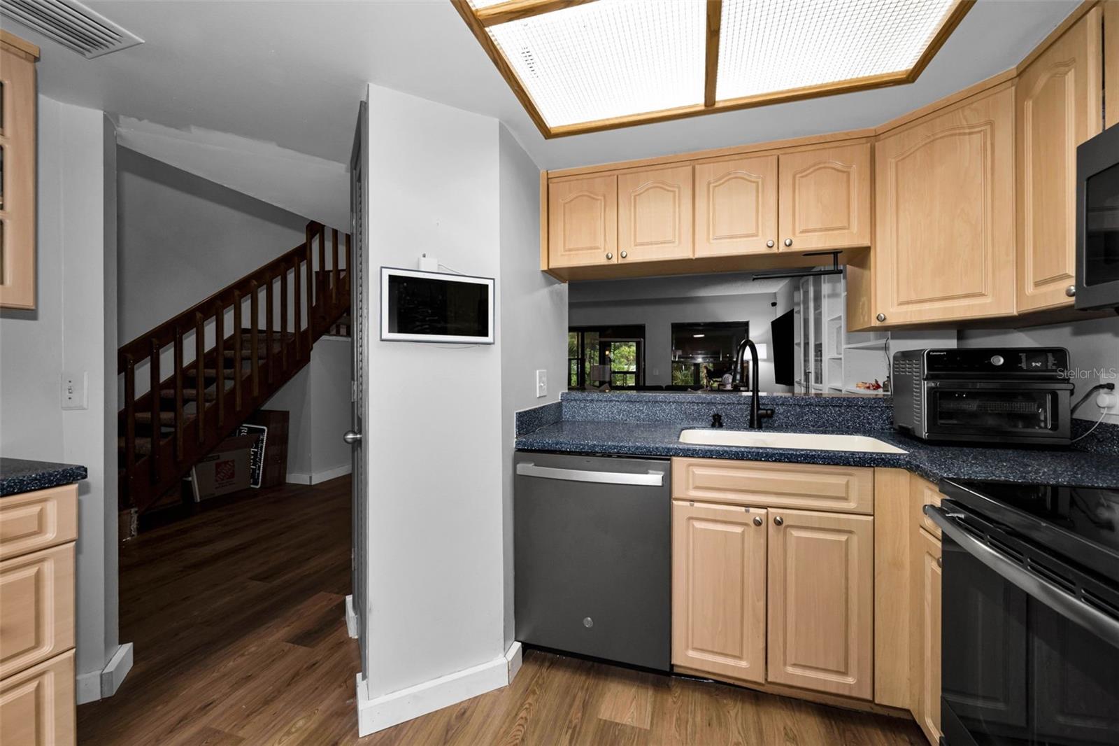 EAST LAKE WOODLANDS WOODS LANDING TWNHMS - Residential