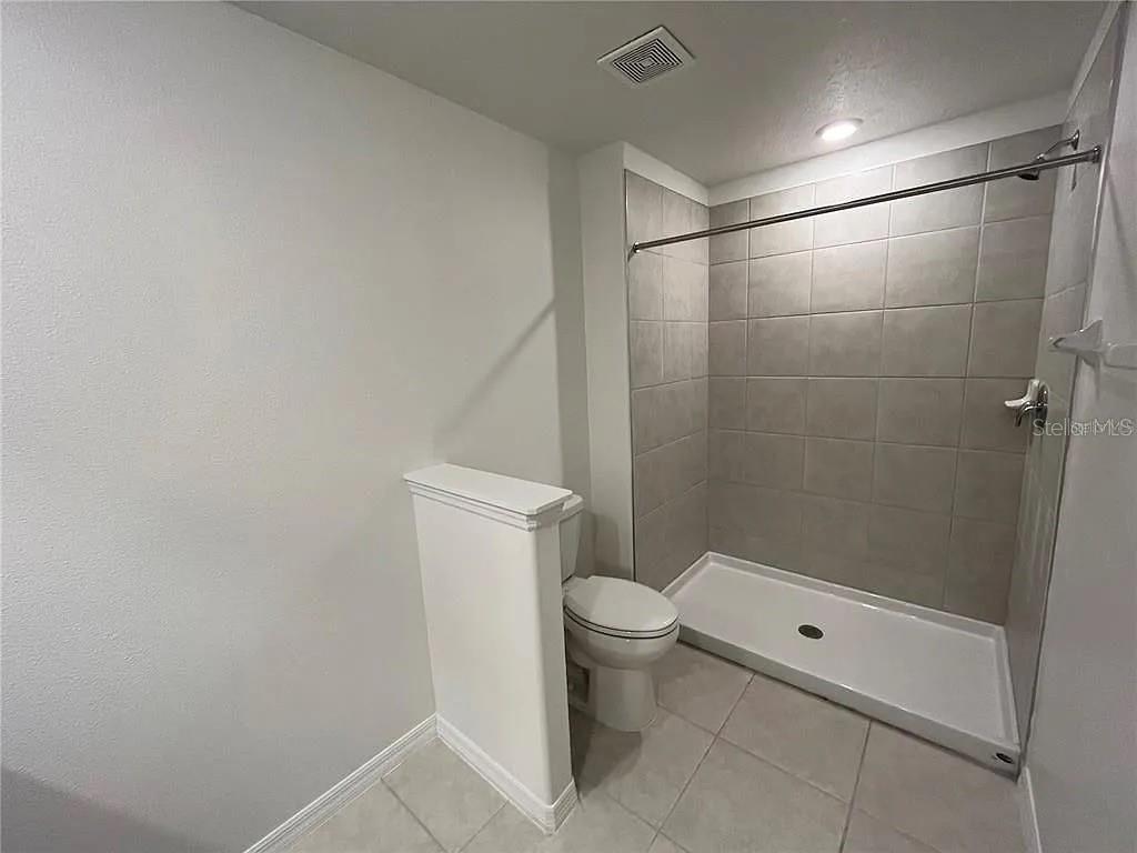 TOWNES/VERIDIAN - Residential Lease