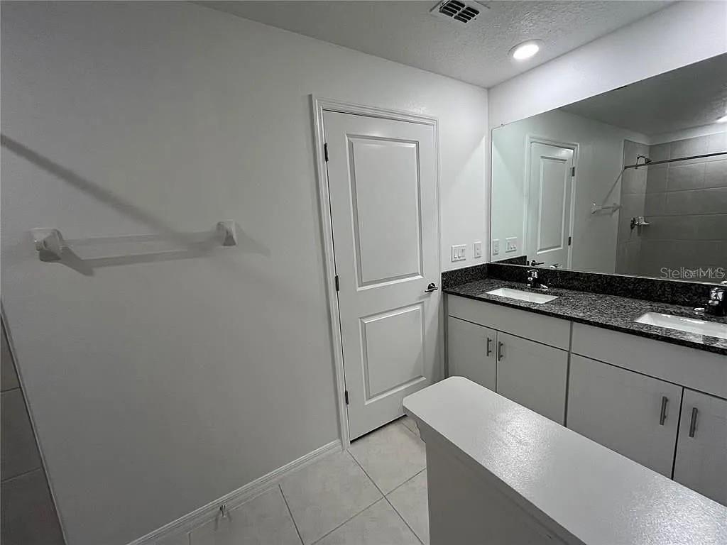 TOWNES/VERIDIAN - Residential Lease