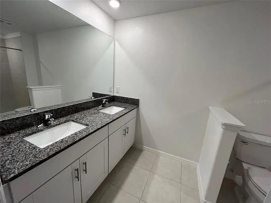 TOWNES/VERIDIAN - Residential Lease