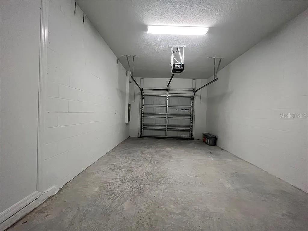 TOWNES/VERIDIAN - Residential Lease
