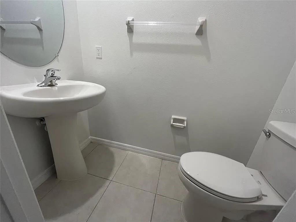 TOWNES/VERIDIAN - Residential Lease