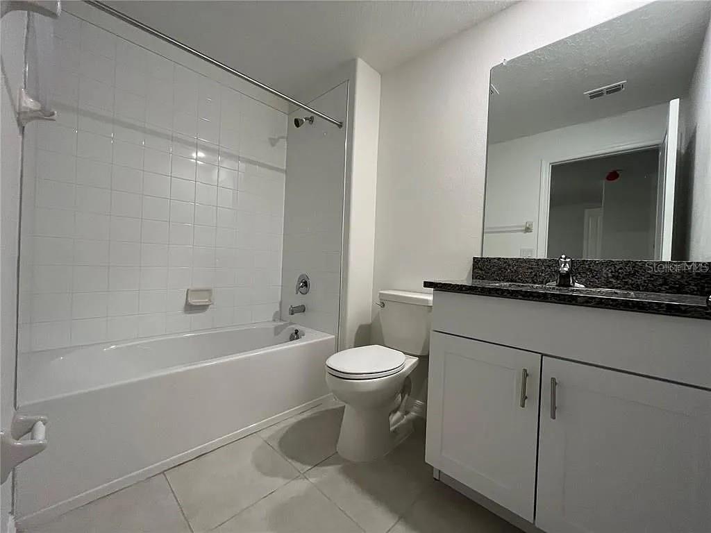 TOWNES/VERIDIAN - Residential Lease
