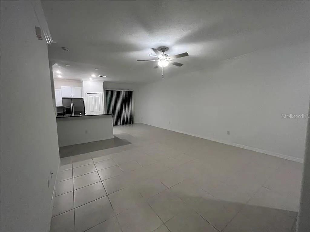 TOWNES/VERIDIAN - Residential Lease