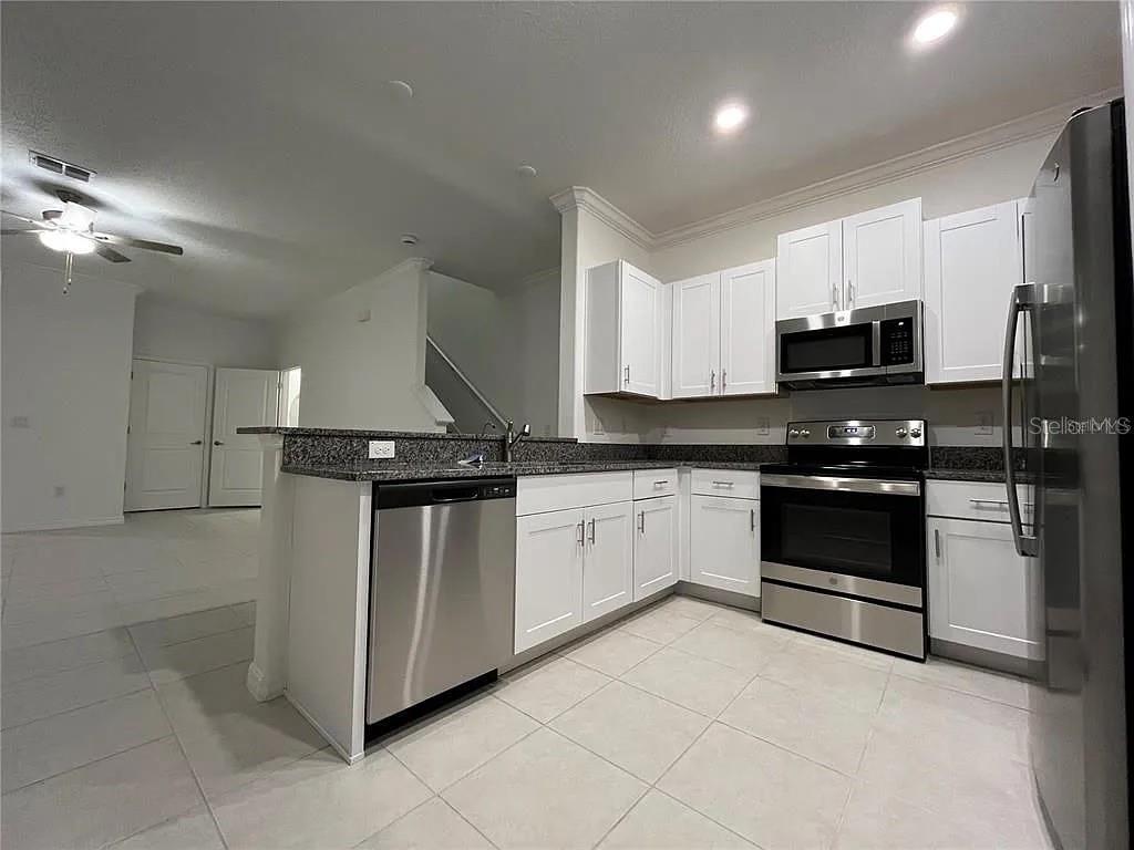 TOWNES/VERIDIAN - Residential Lease