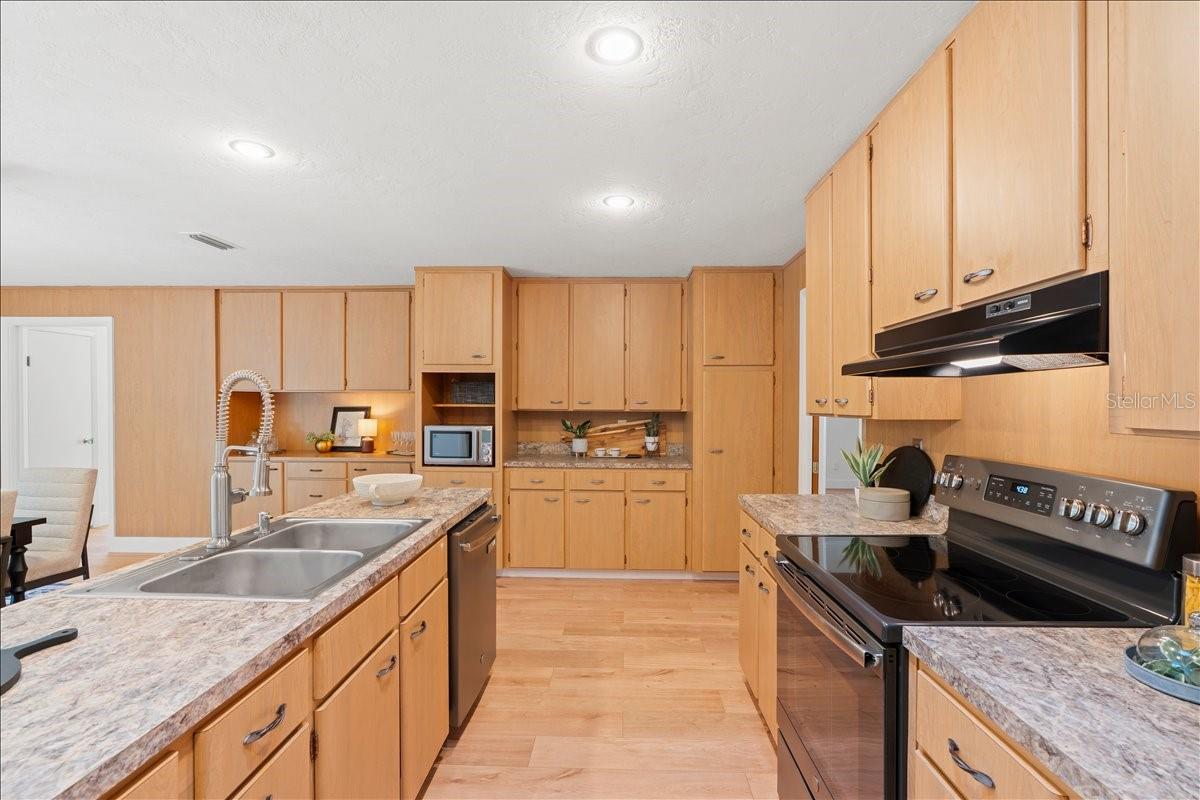 CREEKSIDE - Residential