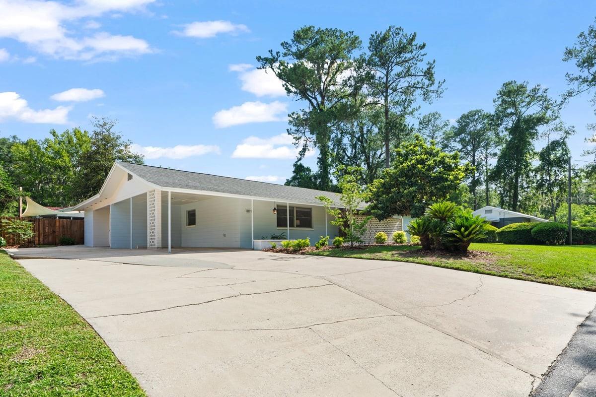 CREEKSIDE - Residential