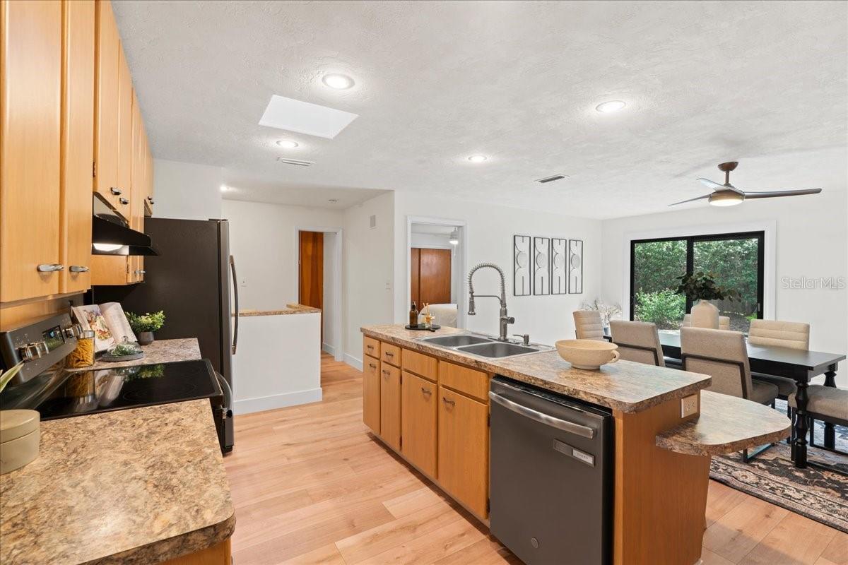 CREEKSIDE - Residential