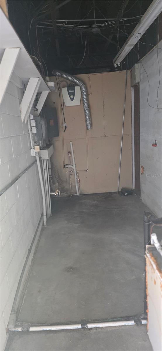 GROVELAND - Commercial Sale