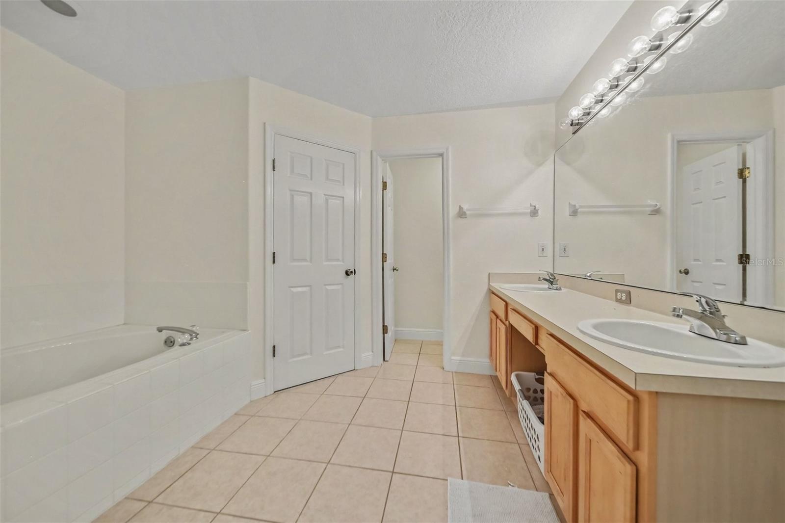 CHASE GROVES UNIT 4B - Residential