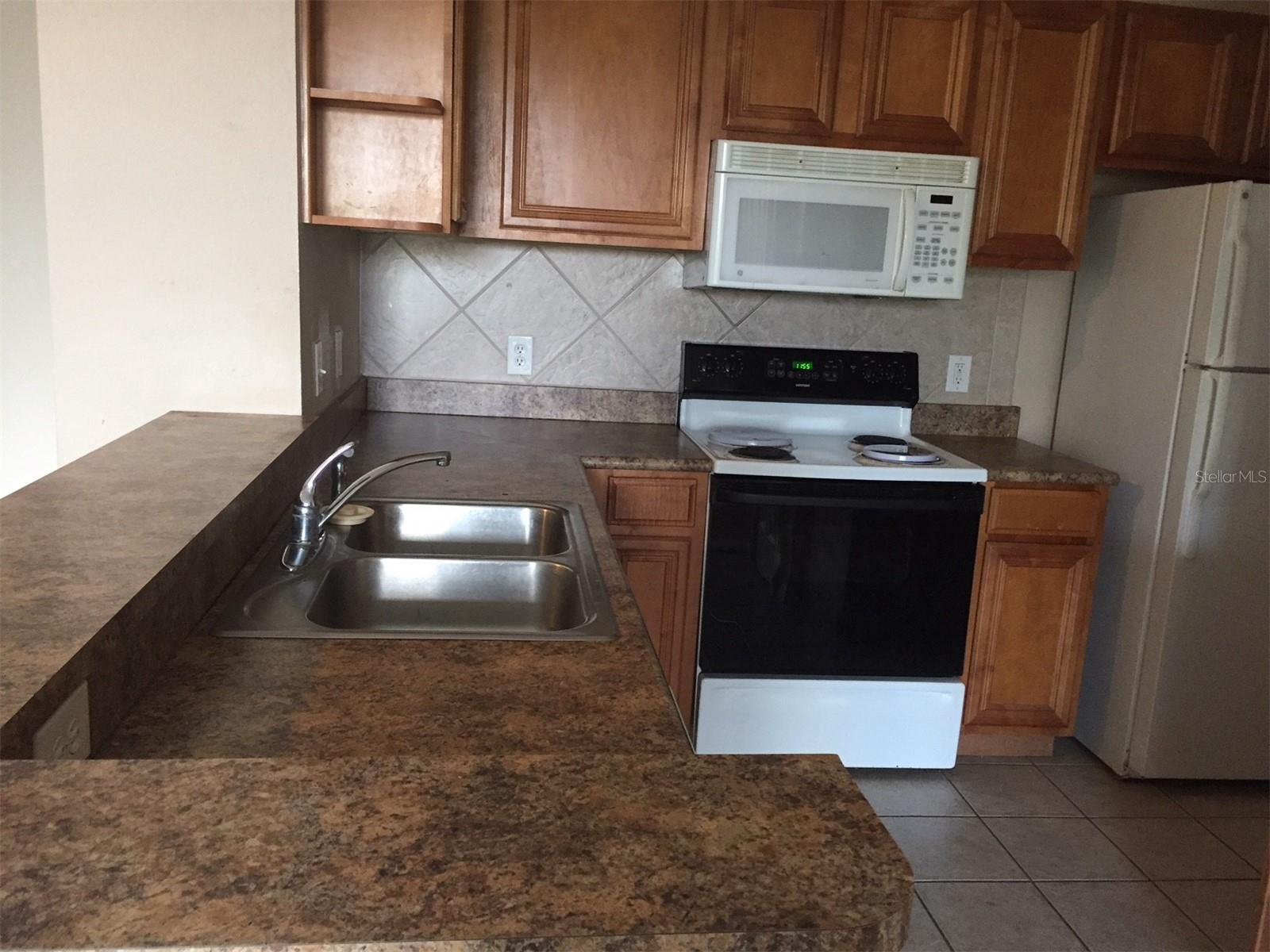PALMS CLUB CONDO - Residential Lease