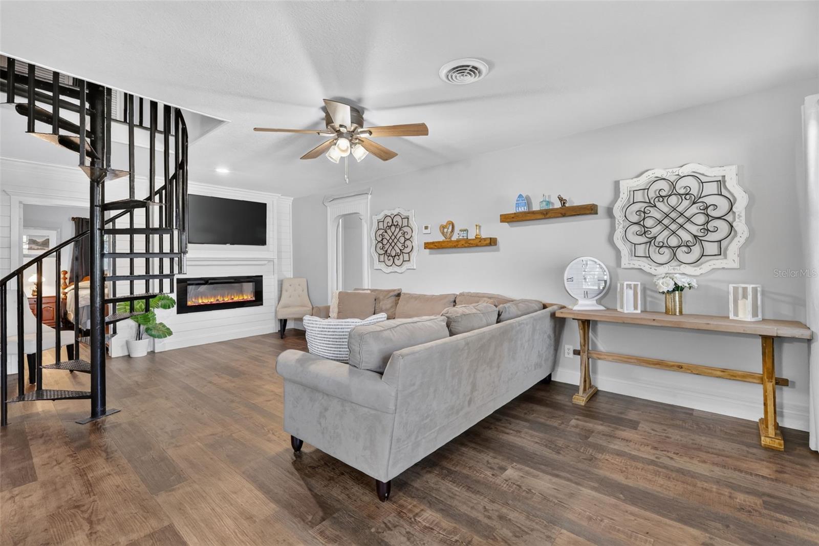 W E HUDSONS SUB - Residential