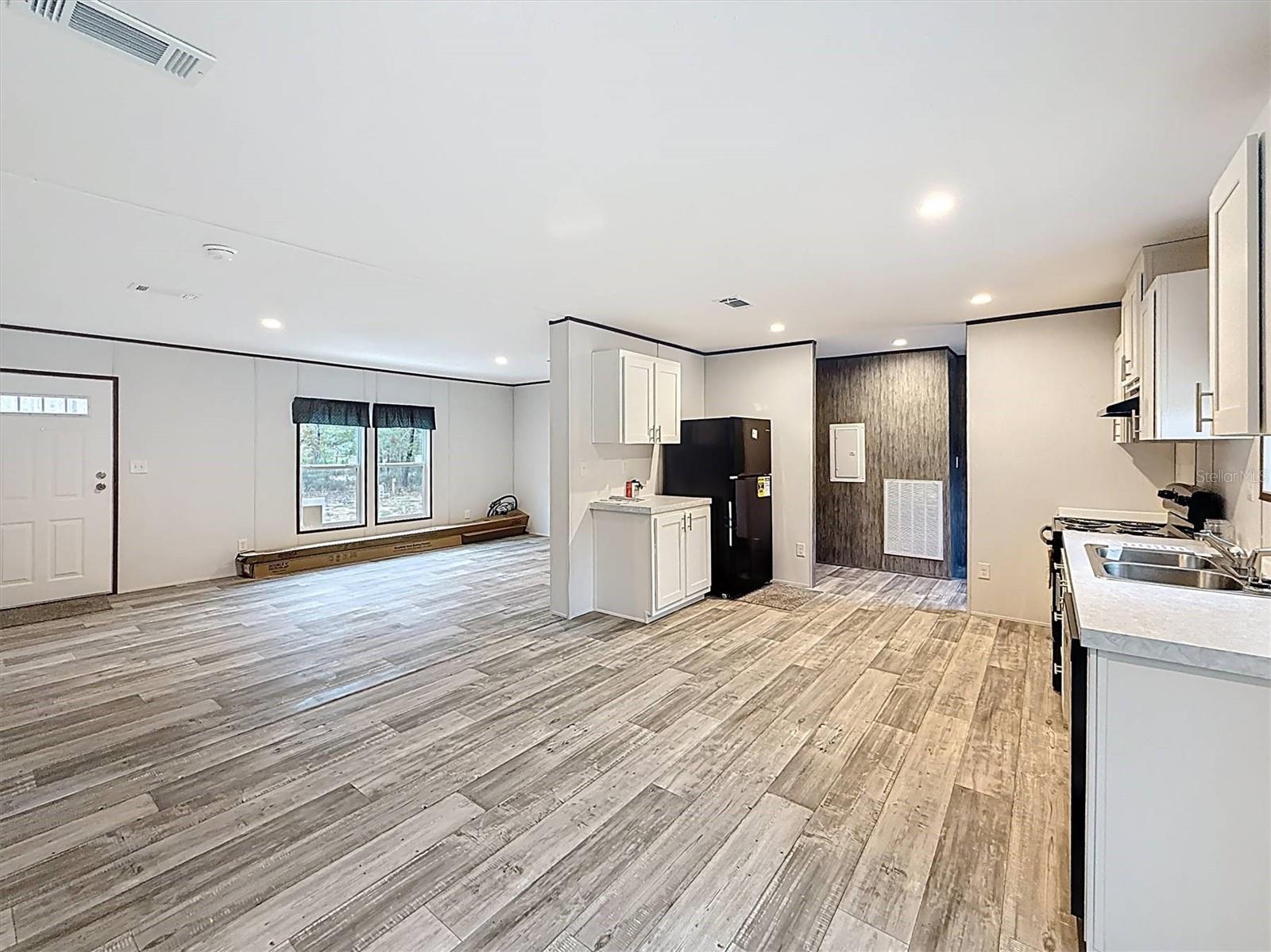 COOPER LAKE MANOR - Residential