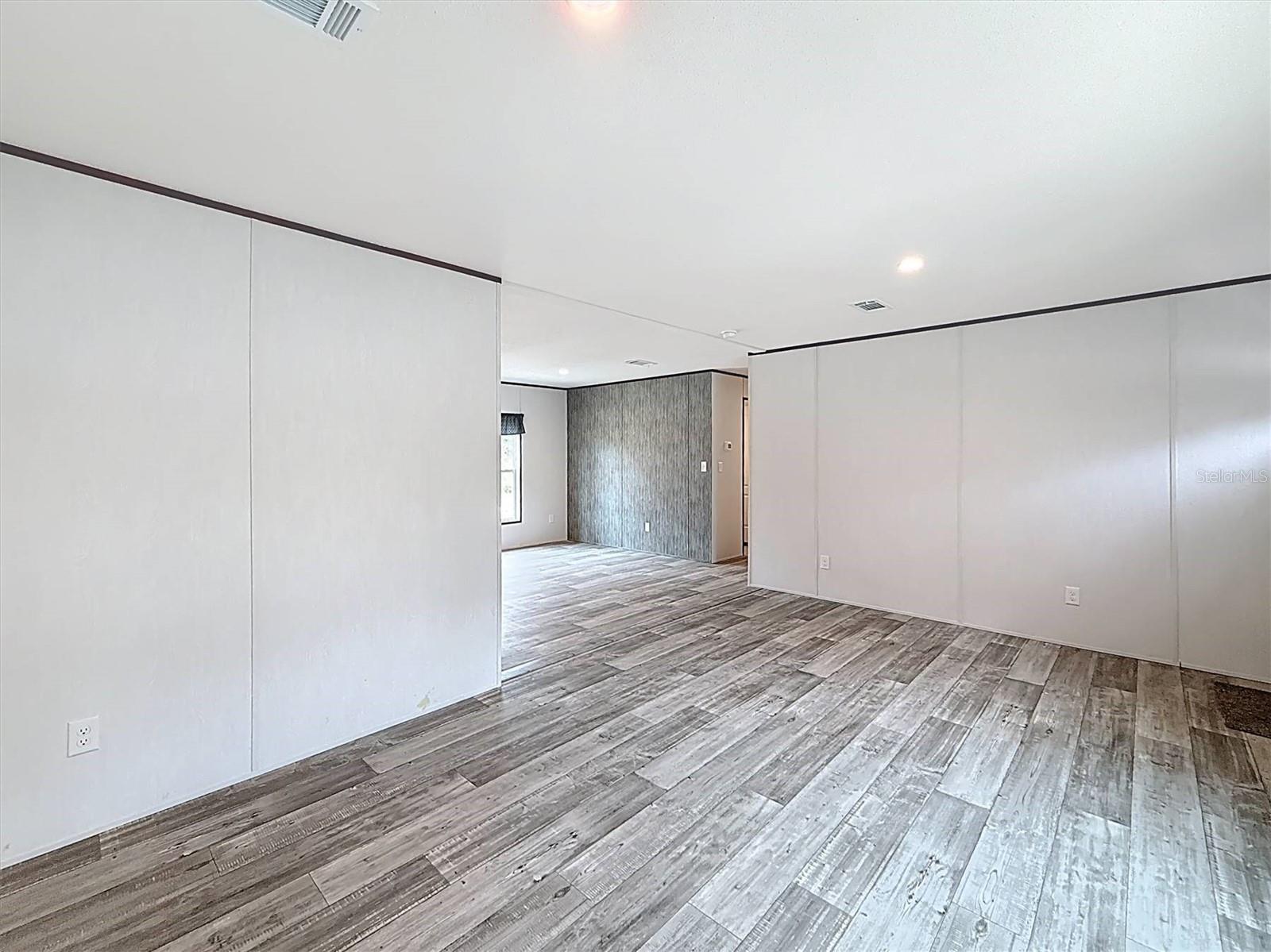 COOPER LAKE MANOR - Residential