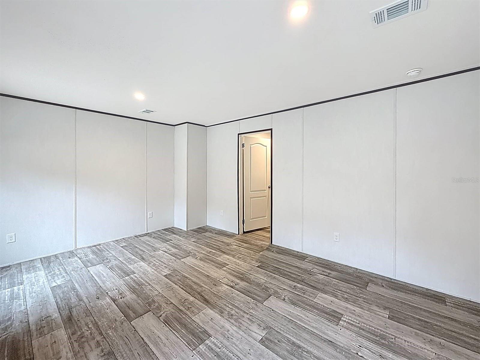 COOPER LAKE MANOR - Residential