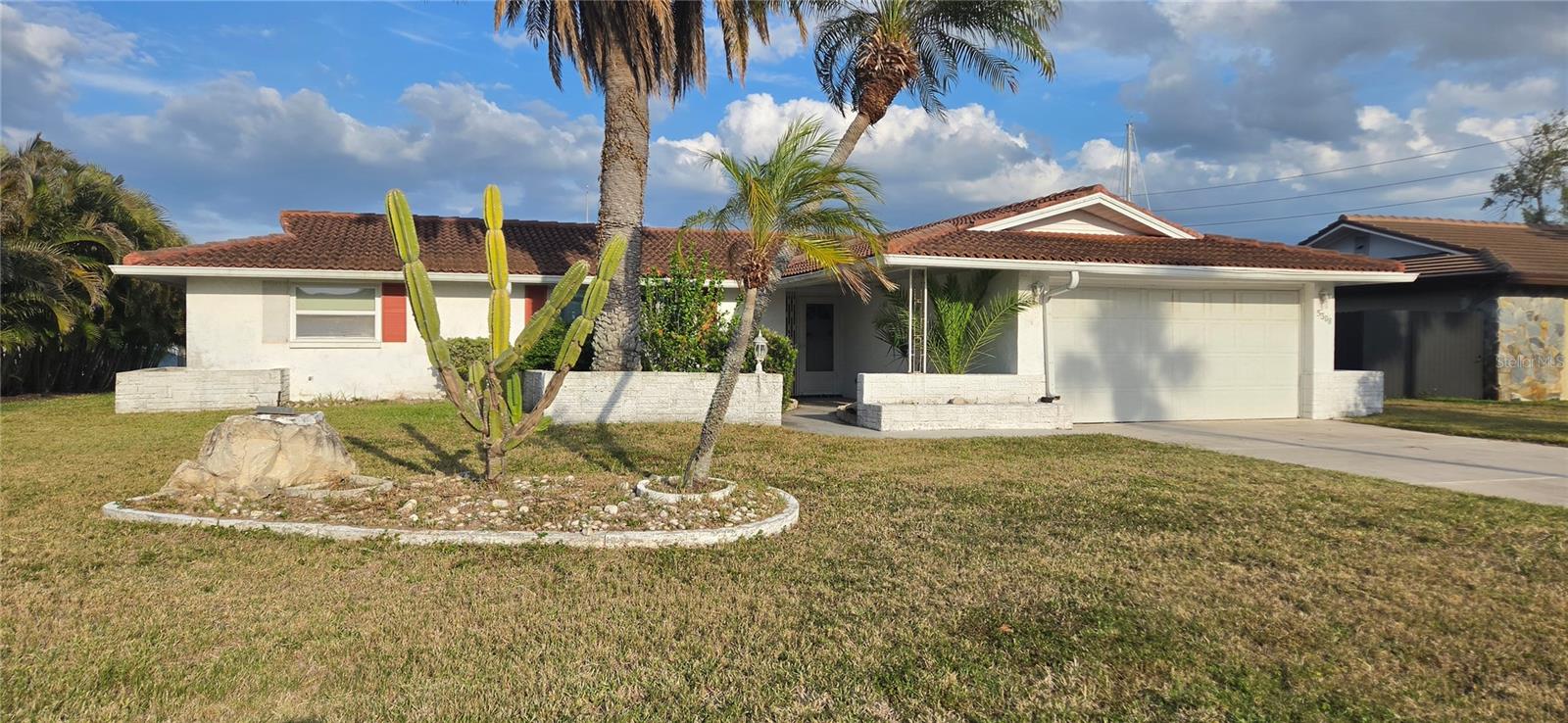 FLOR A MAR - Residential