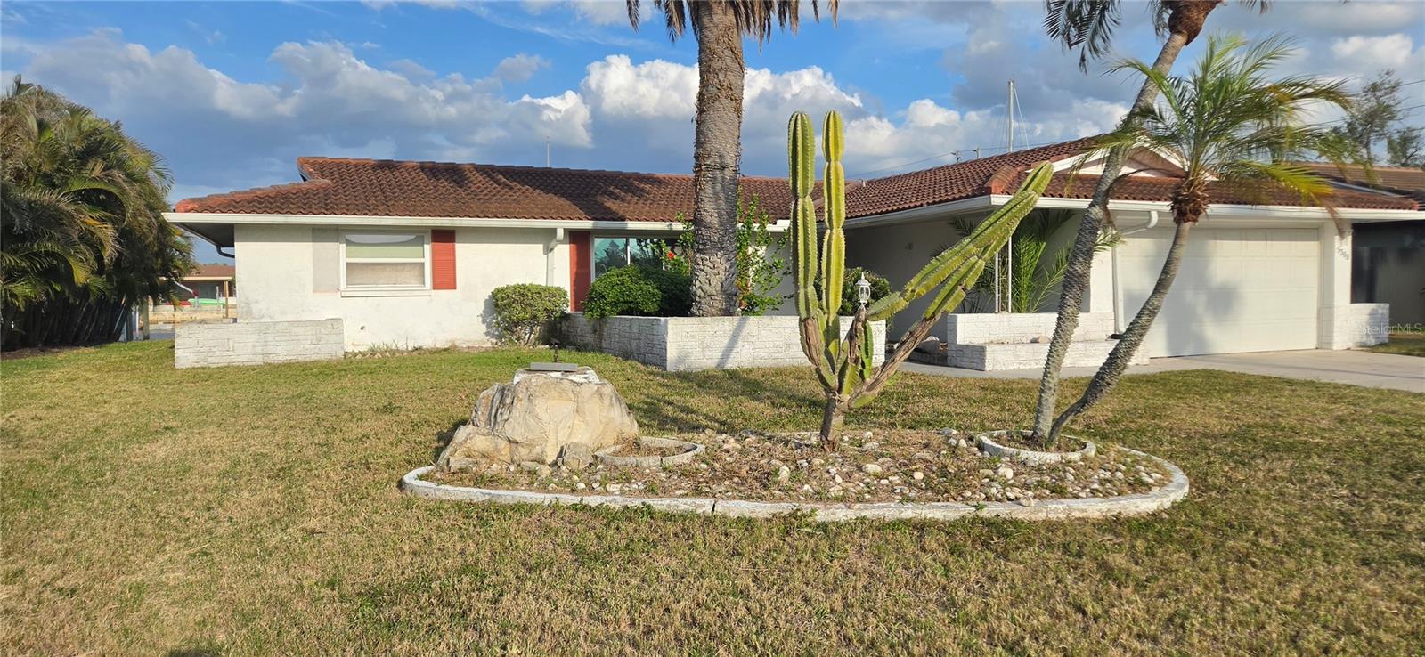 FLOR A MAR - Residential