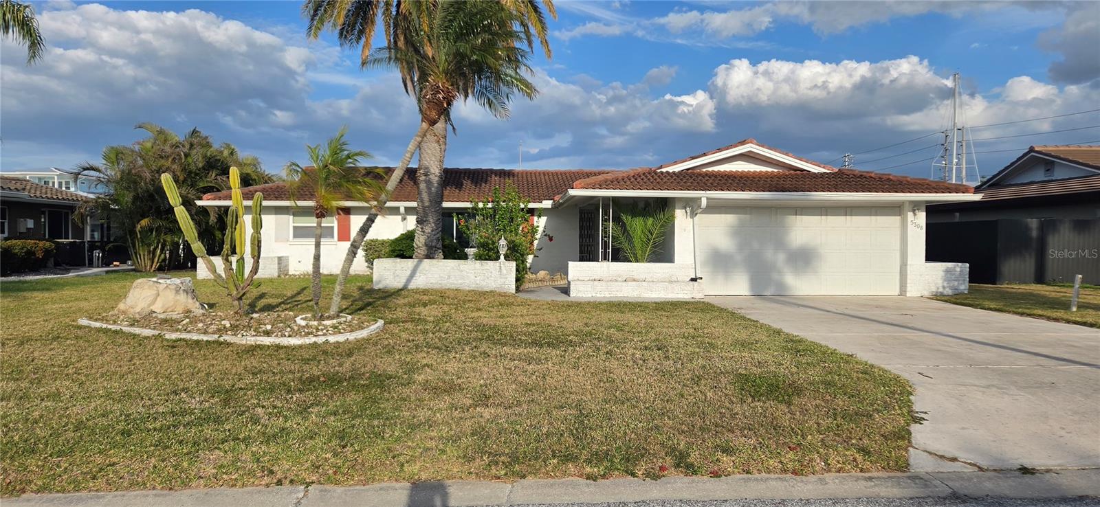 FLOR A MAR - Residential