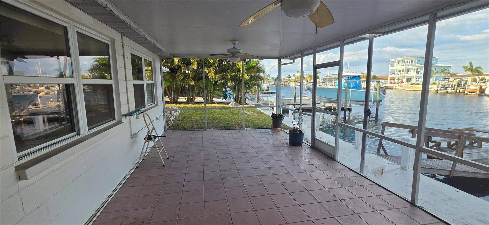 FLOR A MAR - Residential