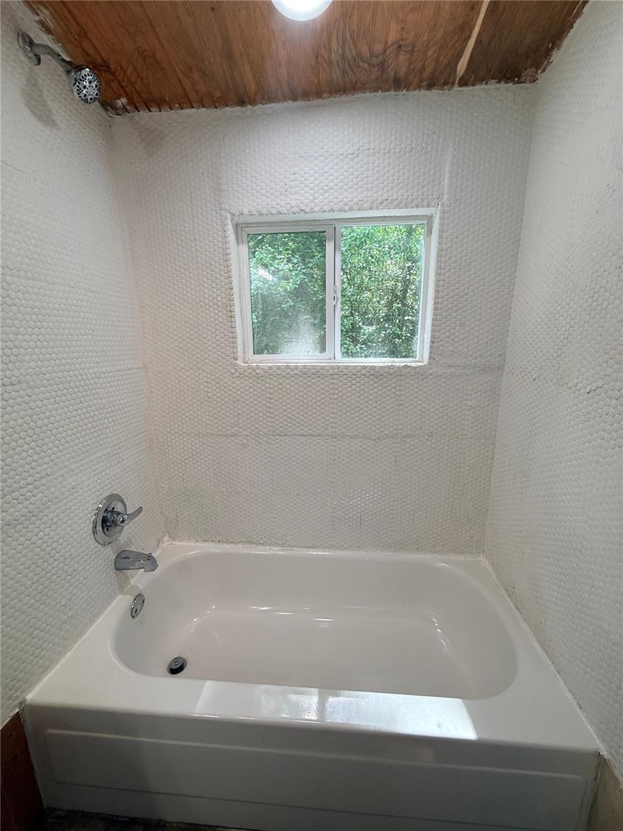 ROSEWOOD - Residential Lease