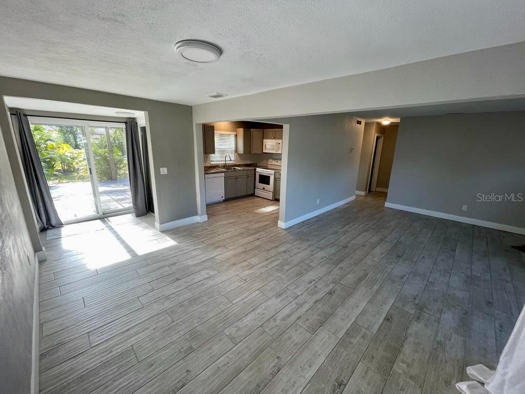 COUNTRY CLUB ESTATES - Residential Lease